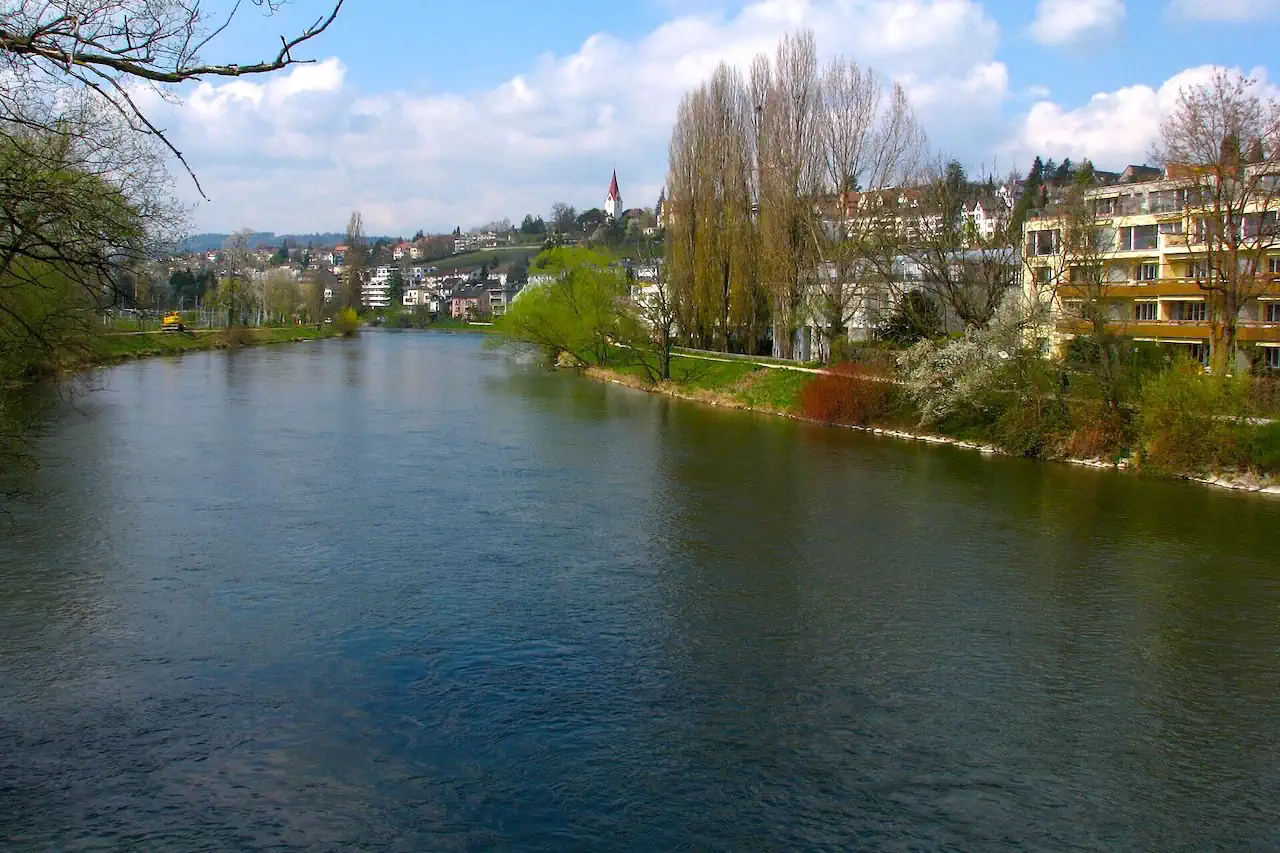 Die Limmat in Wipkingen